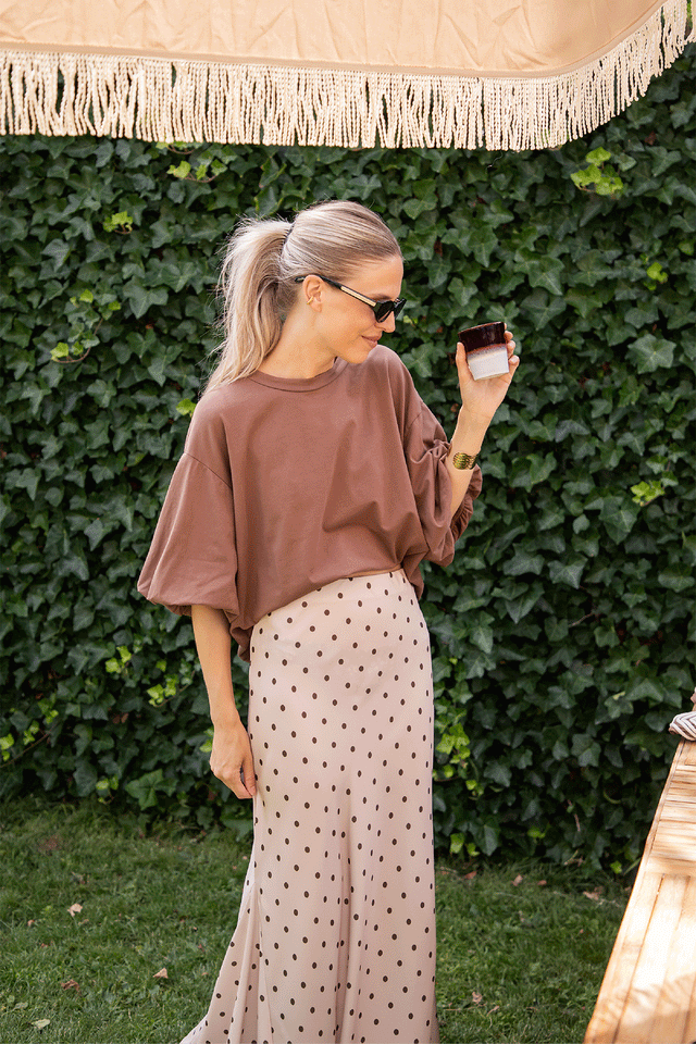 <h4><span style="text-decoration:underline">Easy & Elegant</span></h4><h2>The outfit that does it all</h2>