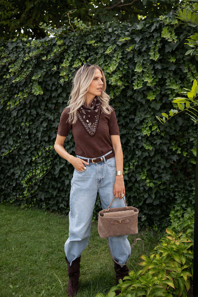 <h4><span style="text-decoration:underline">Woodland Mood</span></h4><h2>Earthy hues inspired by nature.</h2>
