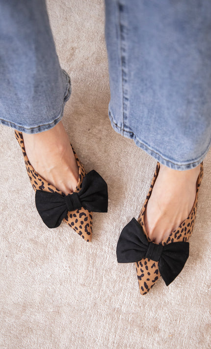 Go With The Bow Leo Camel - Heels