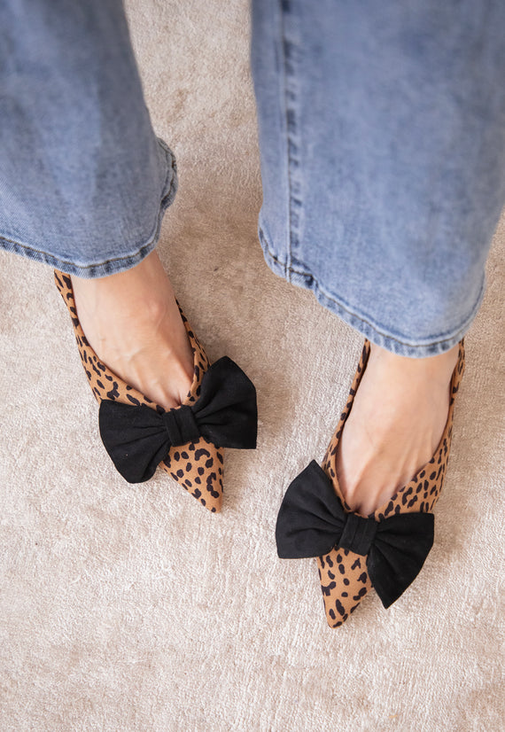 Go With The Bow Leo Camel - Heels