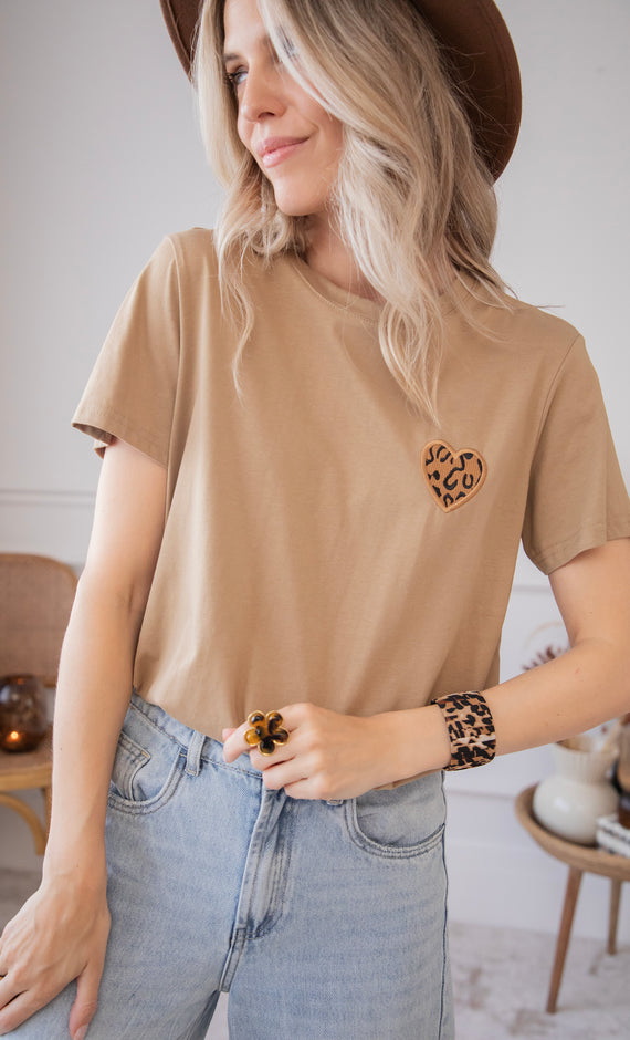 Wild Beating Heart Camel - T-Shirt