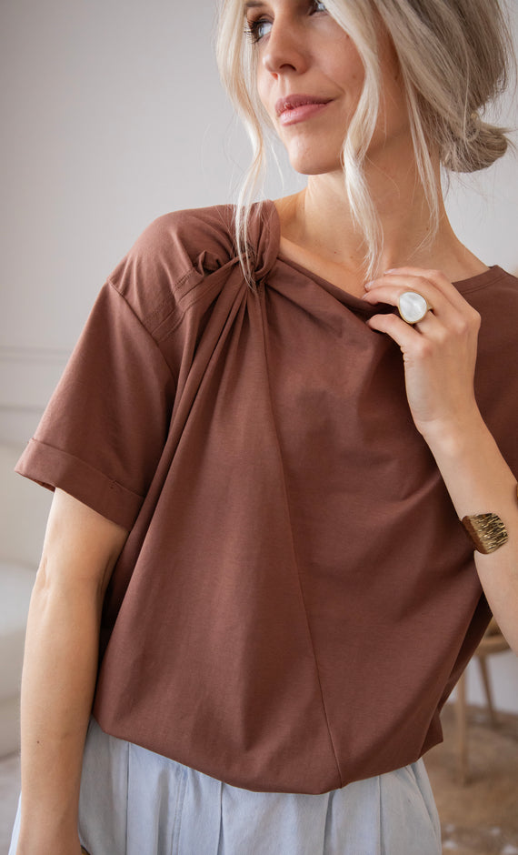 Knot So Basic Brown - T-Shirt