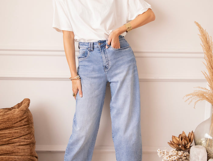 <h2>Blue jeans. White tee. Always.<br/></h2>