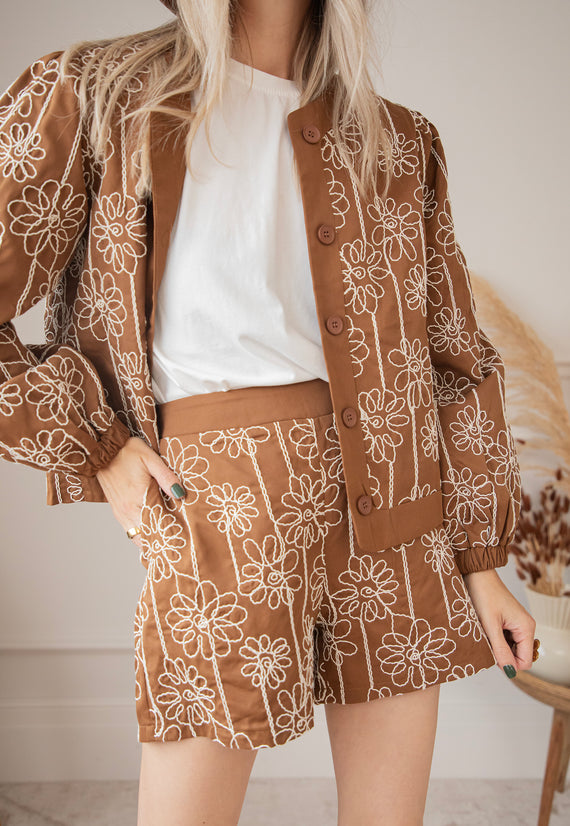 Leila Flowered Brown - Short