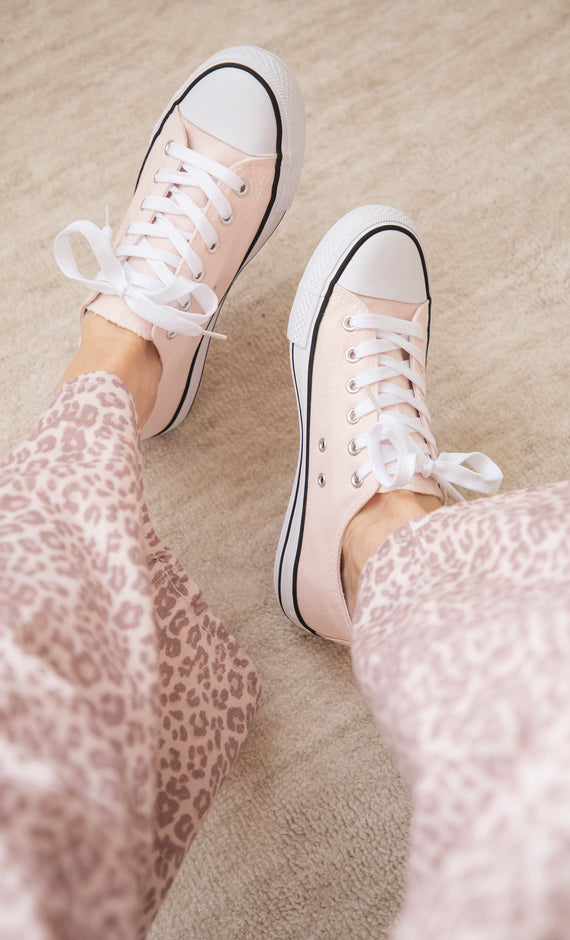 Sneakers - Sole Mates - Hellrosa