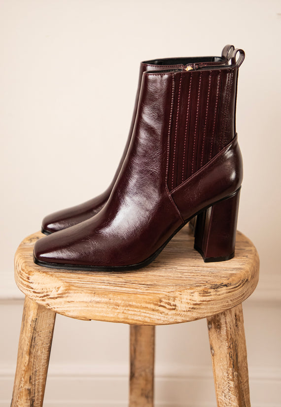 Stiefel - The Outline - Weinrot