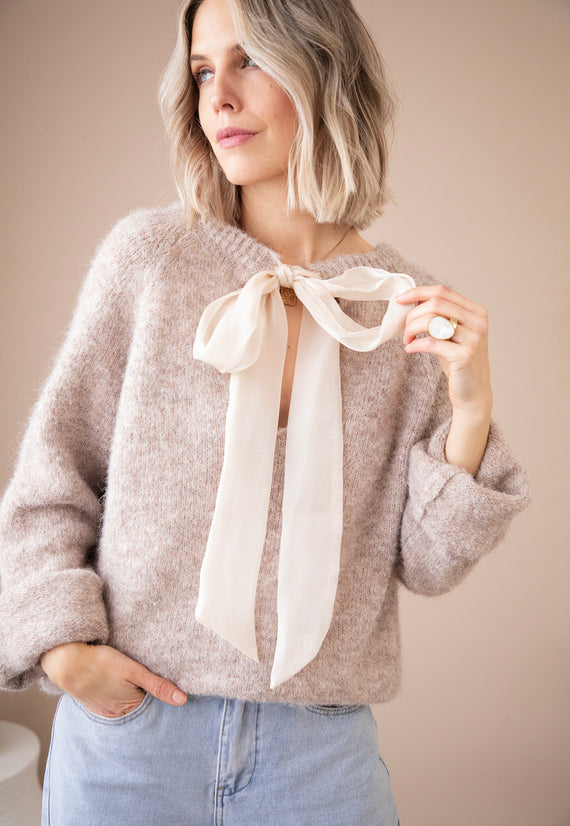 Bowy Bo Taupe - Sweater