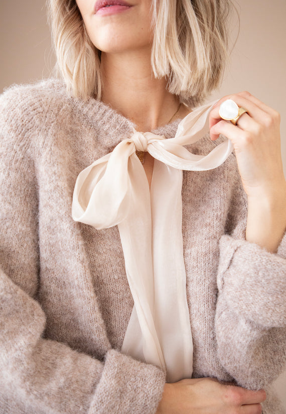 Bowy Bo Taupe - Sweater