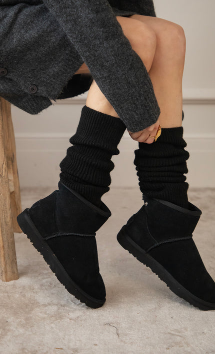 You Keep Me Warm Black - Leg Warmers