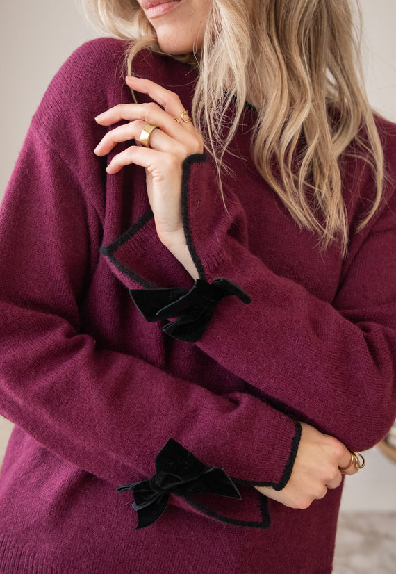 Bow Bliss Burgundy/Black - Sweater