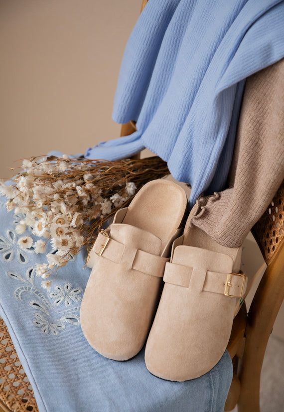 Leki Buckle Clogs Beige - Flats