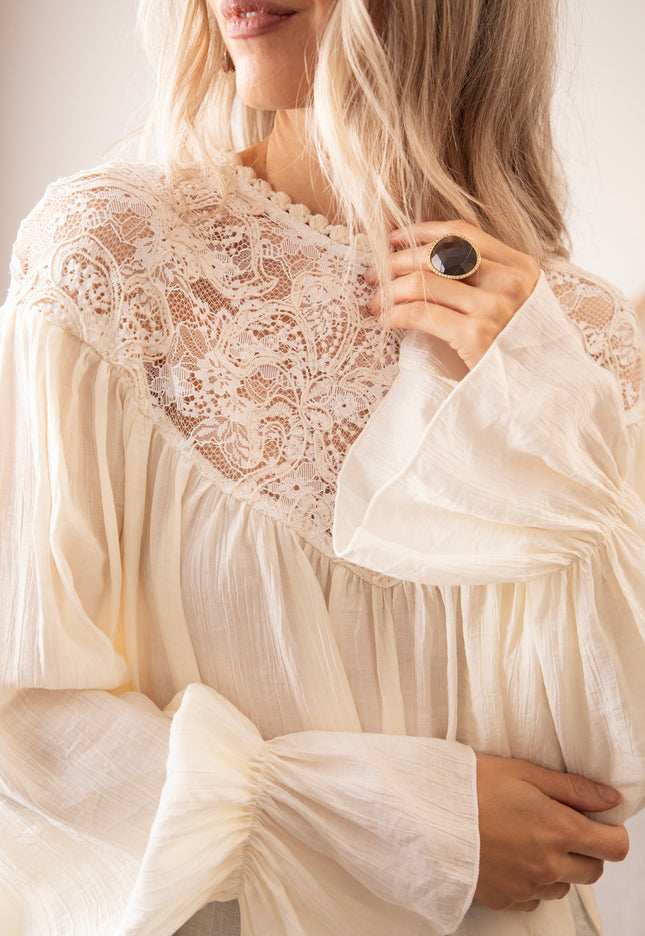 Whispers in Lace Beige - Blouse