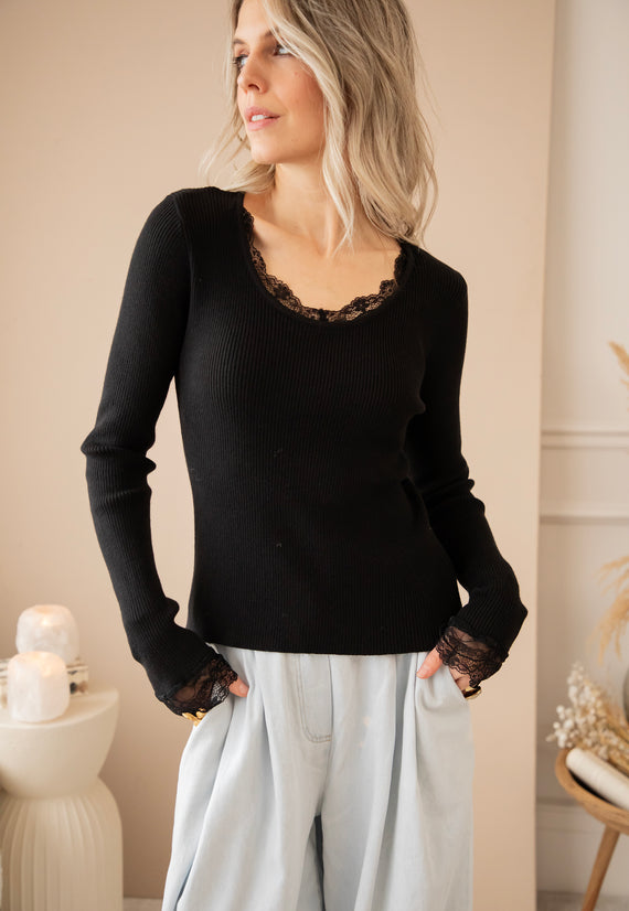 Elsie Laced Black - Longsleeve