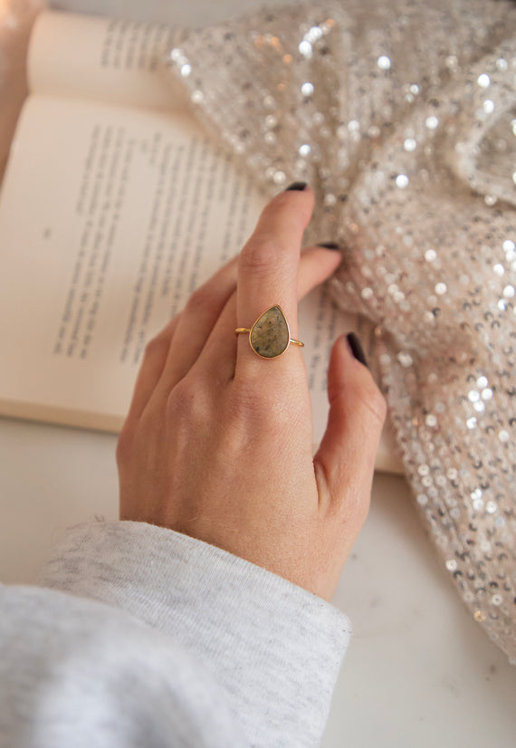 Labradorite Drop Taupe/Gold - Ring