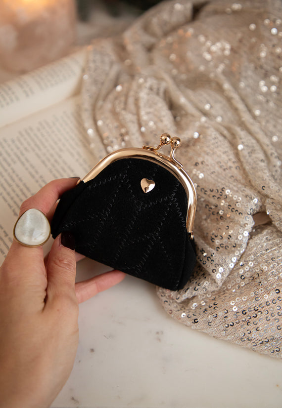 Lovey Dovey Black - Clutch