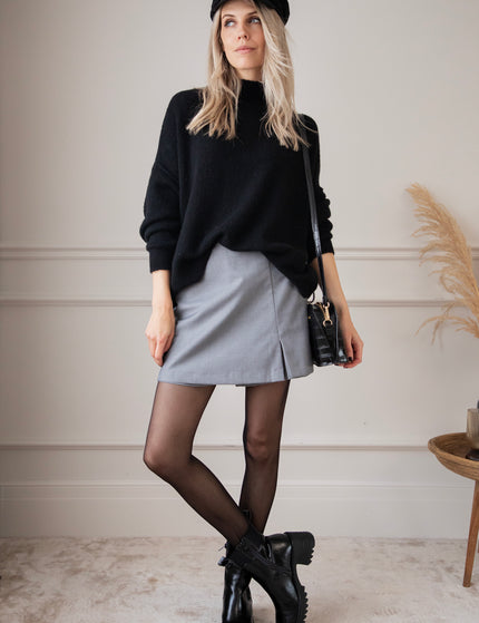 Soft Seamy Black - Sweater