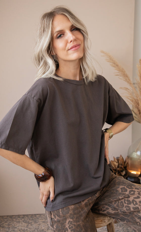 Basic Bea Brown - T-Shirt