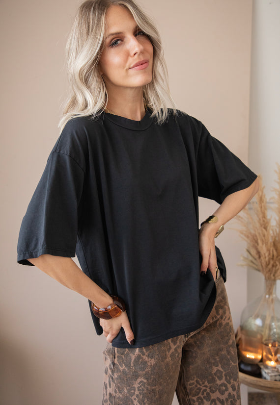 Basic Bea Black - T-Shirt