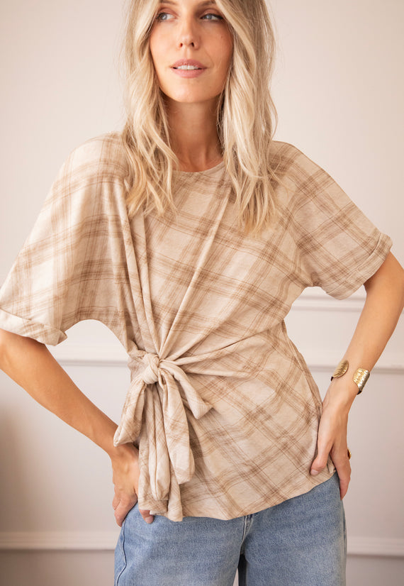 Checked Charm Beige - T-Shirt