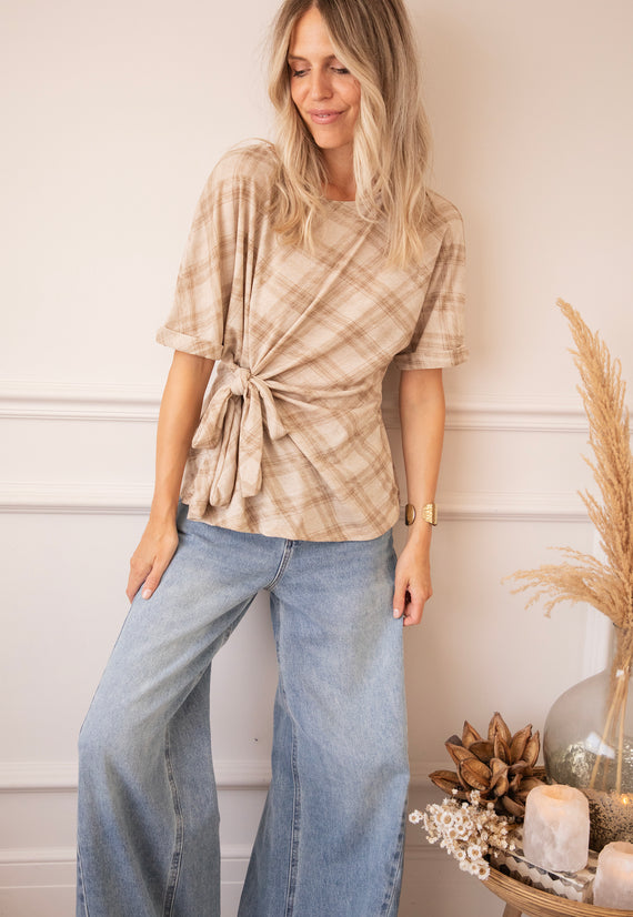Checked Charm Beige - T-Shirt