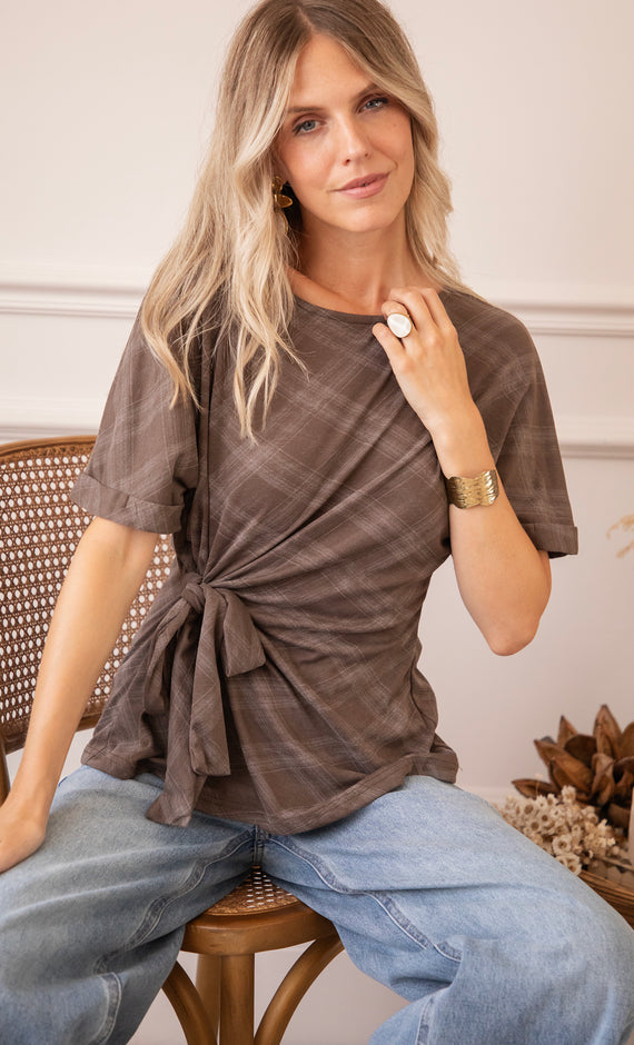 Checked Charm Brown - T-Shirt