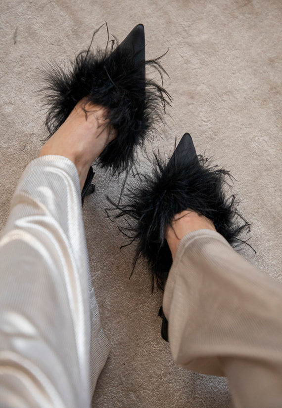 Pretty Plumes Black - Heels