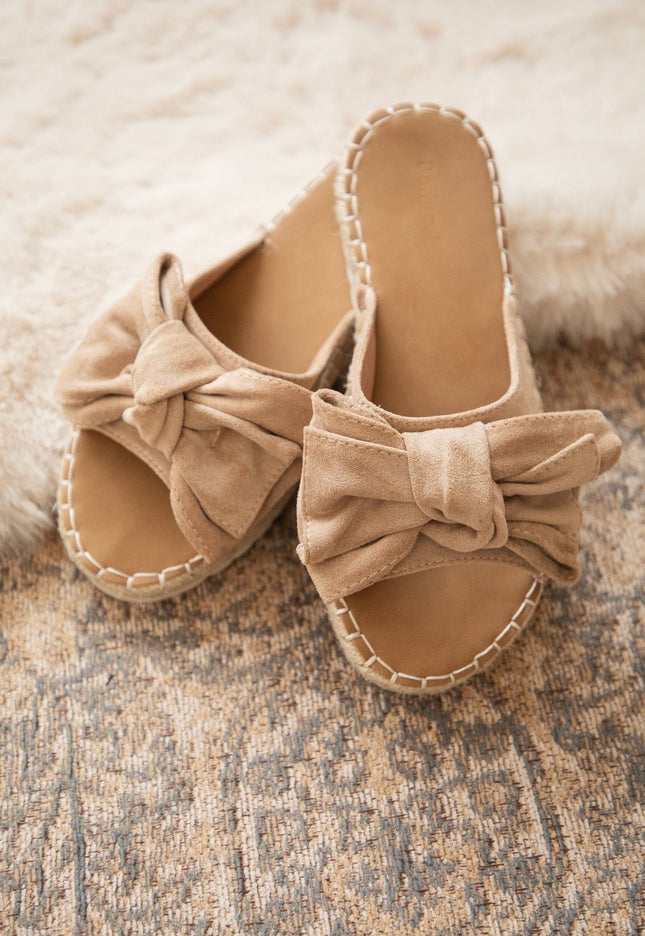 Belle Bow Café Au Lait - Slippers - ellemilla