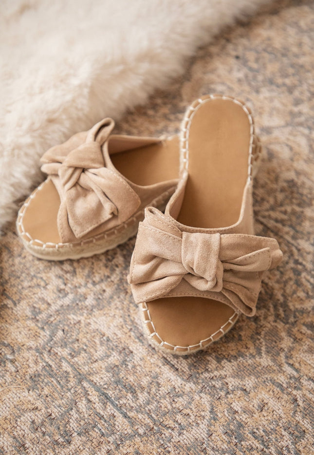 Belle Bow Café Au Lait - Slippers - ellemilla