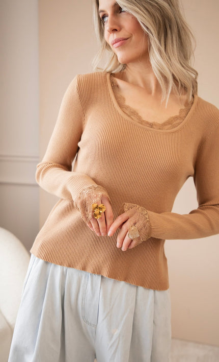Elsie Laced Camel - Longsleeve - ellemilla