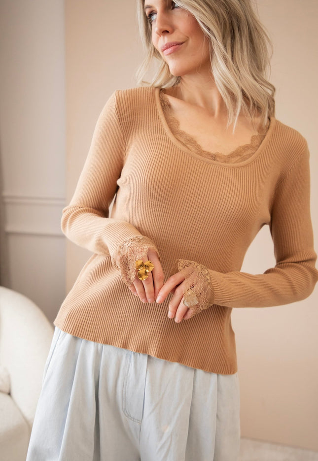 Elsie Laced Camel - Longsleeve - ellemilla