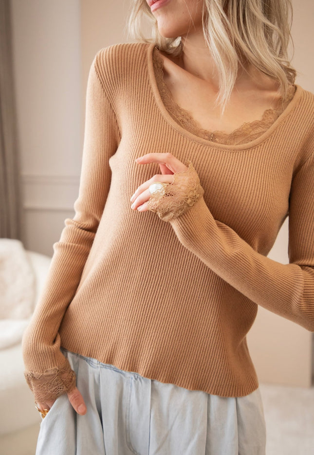 Elsie Laced Camel - Longsleeve - ellemilla