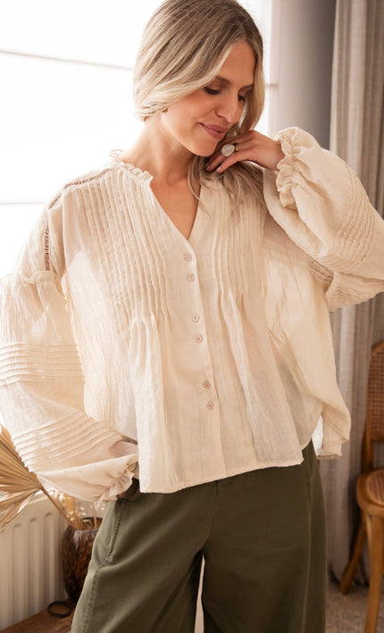 Fine Folds Beige - Blouse - ellemilla