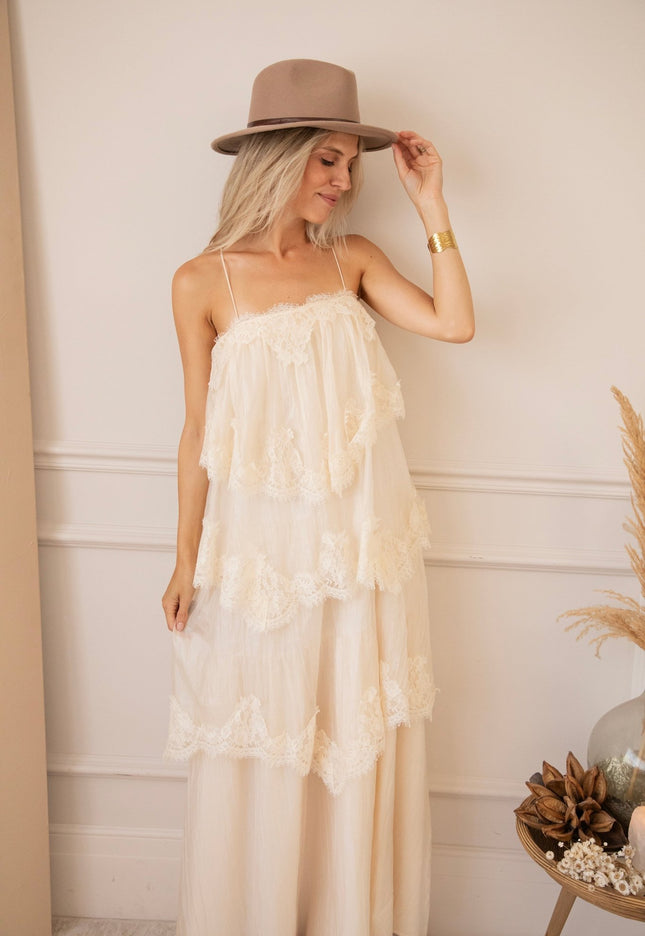 Layers Of Lace Beige - Maxi Jurk - ellemilla